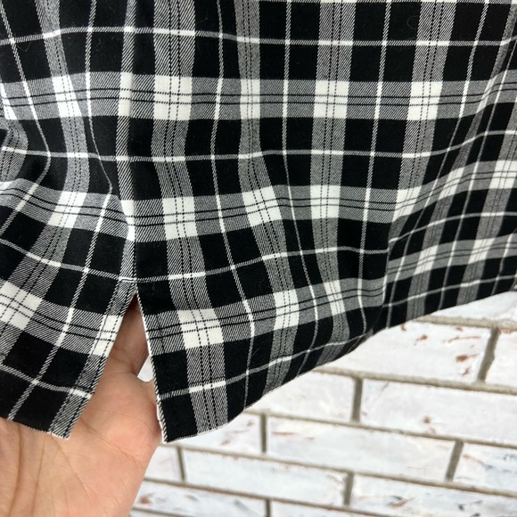 Brandy Melville | Black and White Plaid Mini Skirt - Picture 3 of 9